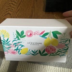 L'OCCITANE Botanical Gift Set - White and Pink